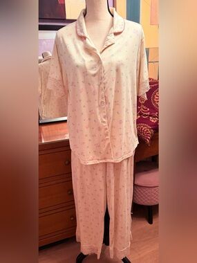 Flora Nikrooz Cream and Pink Floral Lace-Trim Pajama Set SZ L